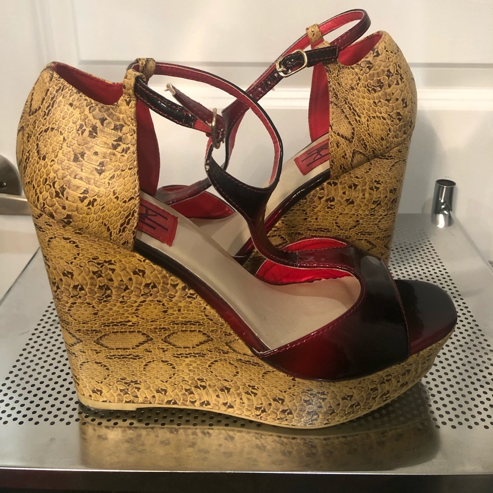 👠 Red & Black ombré open toe shoe